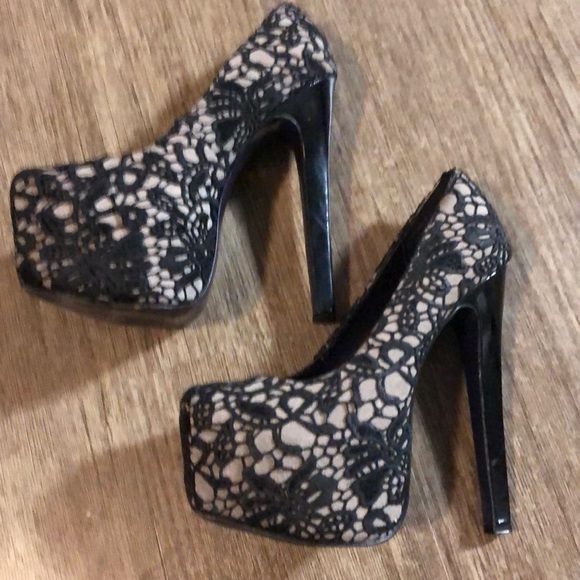 Black and Gray Lace High Heels - Picture 2 of 4